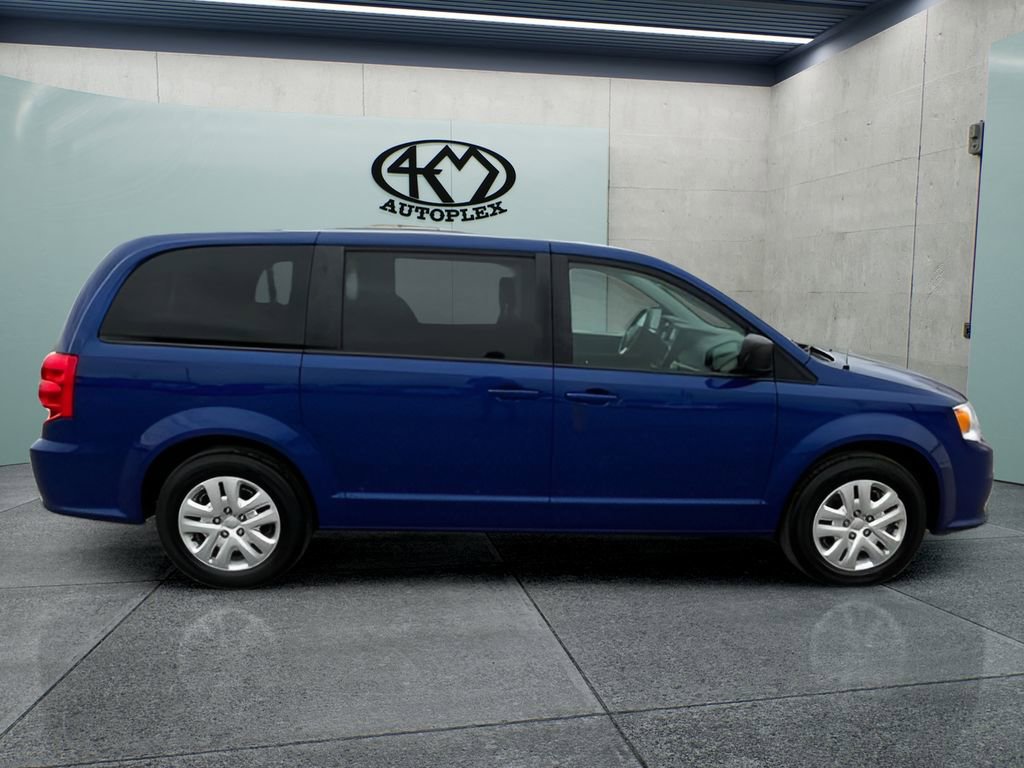 Used 2018 Dodge Grand Caravan SE w/ UConnect Hands-Free Group FWD image 2