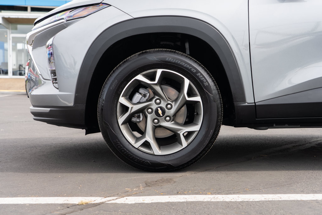 Used 2025 Chevrolet Trax LT FWD image 7
