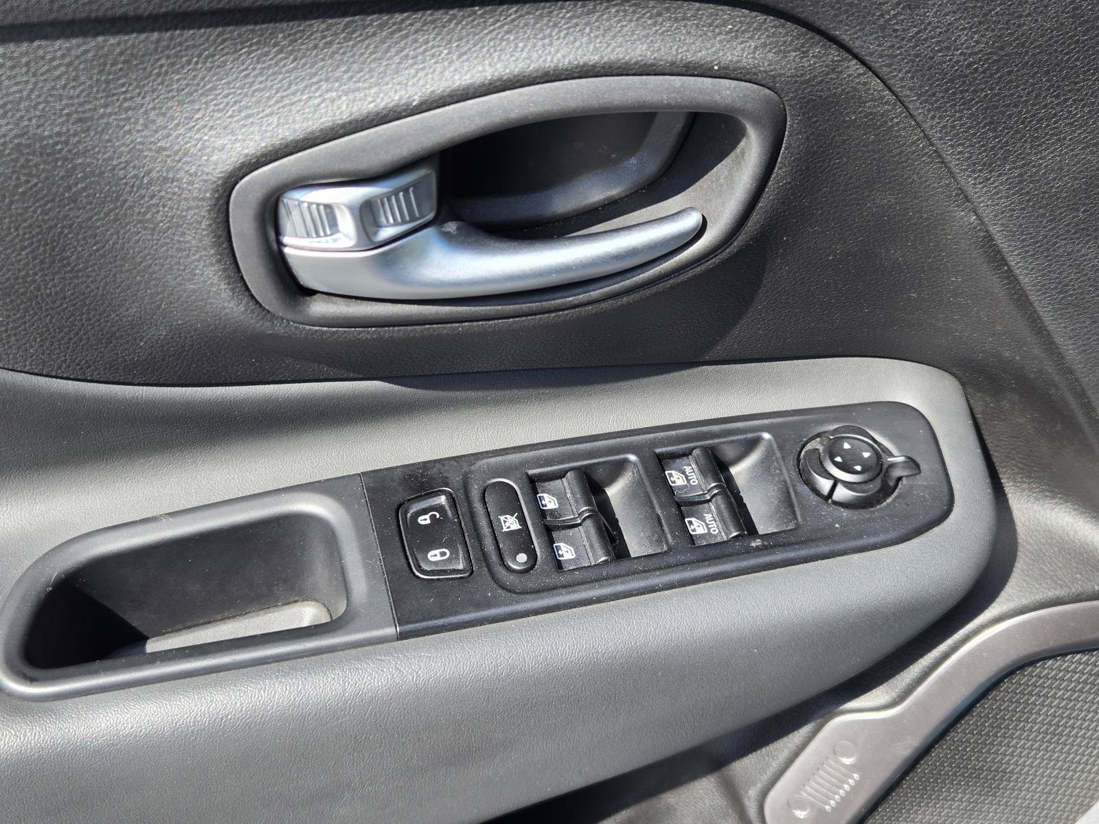 Certified 2022 Jeep Renegade Latitude AWD/4WD image 23