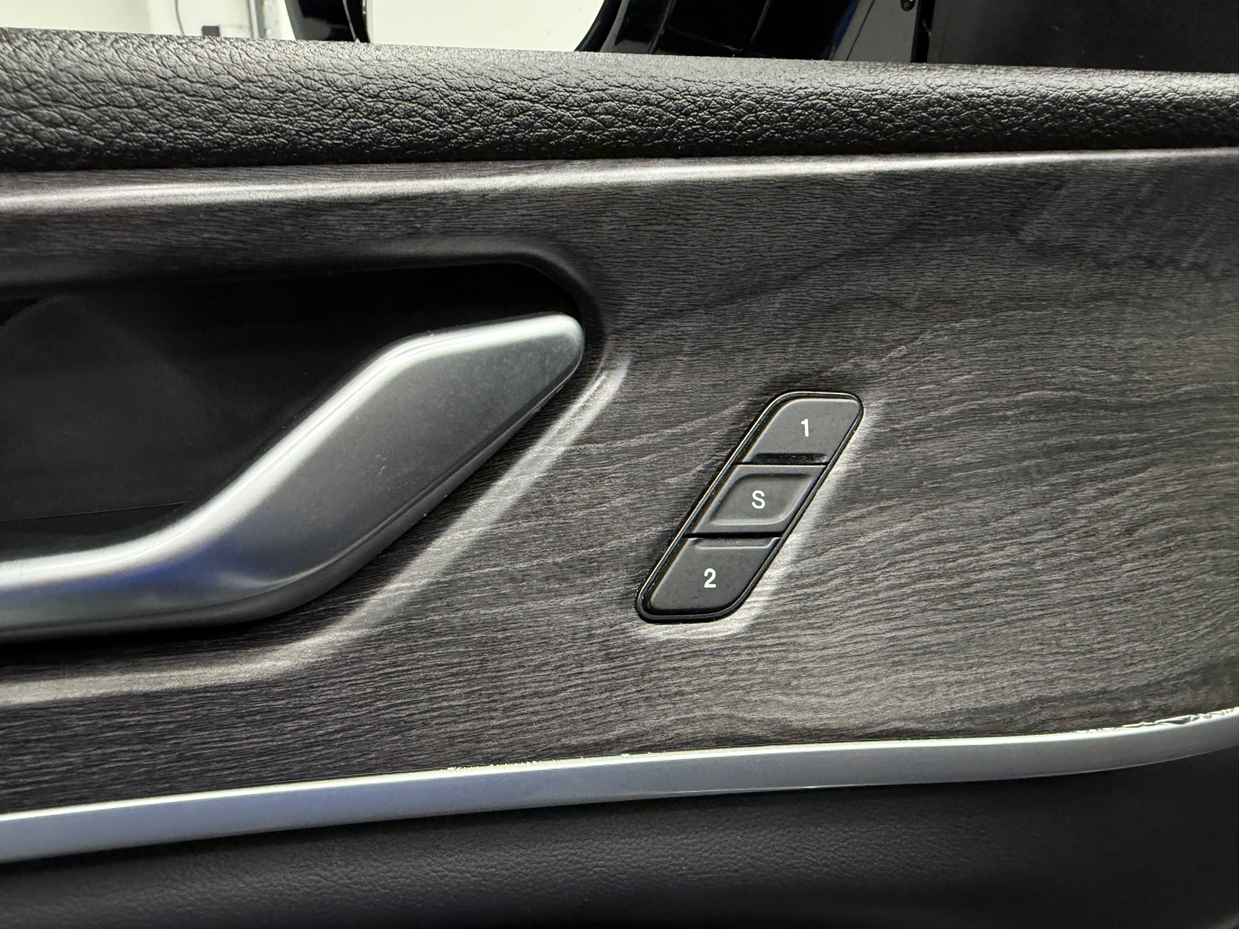 Used 2021 Jeep Grand Cherokee L Limited w/ Luxury Tech Group II image 11