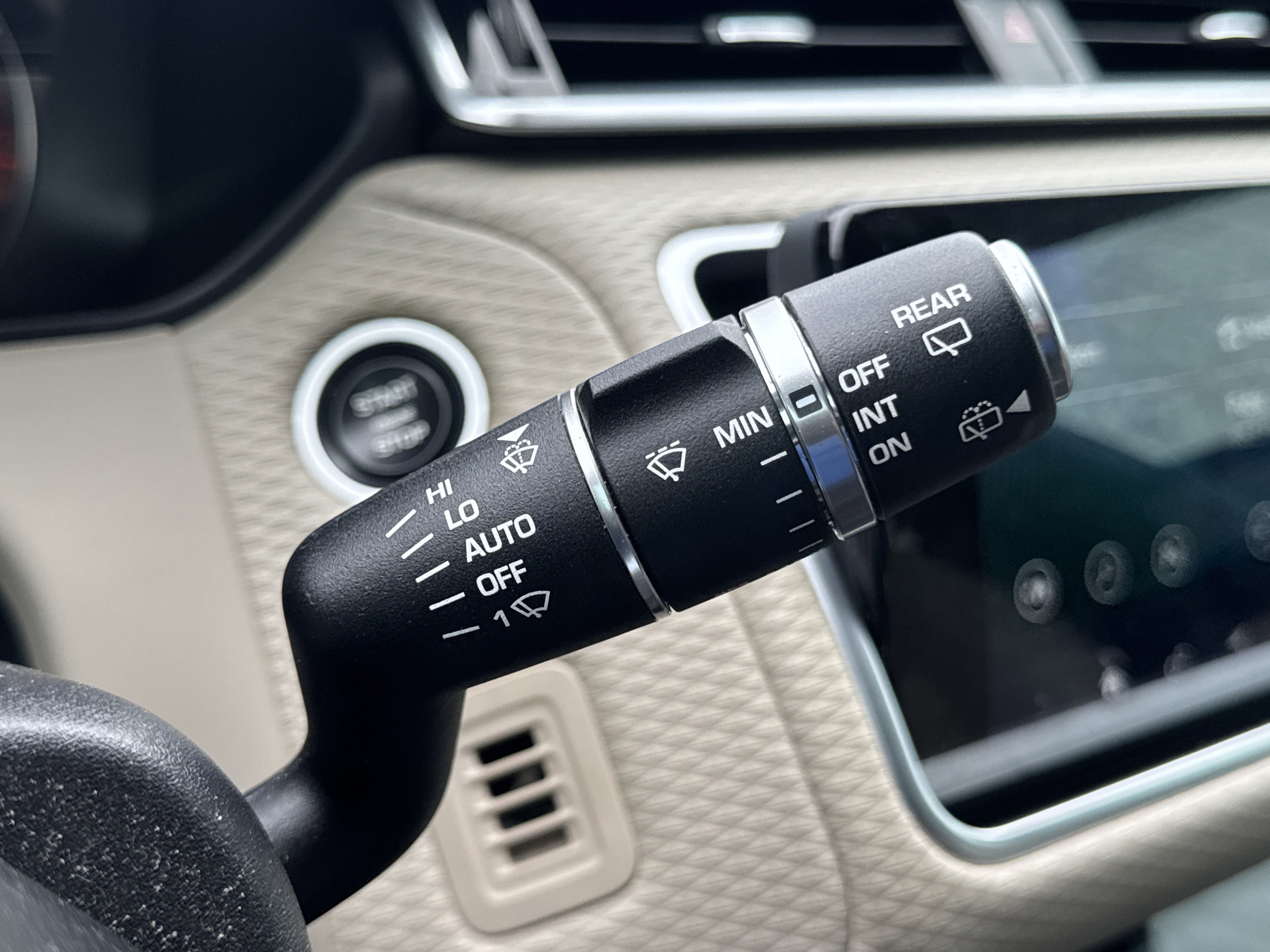 Used 2020 Land Rover Range Rover Velar R-Dynamic S image 17