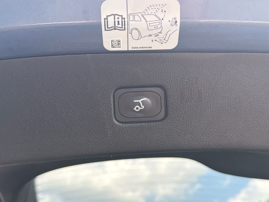Used 2018 Ford Edge SEL w/ Equipment Group 201A FWD image 17