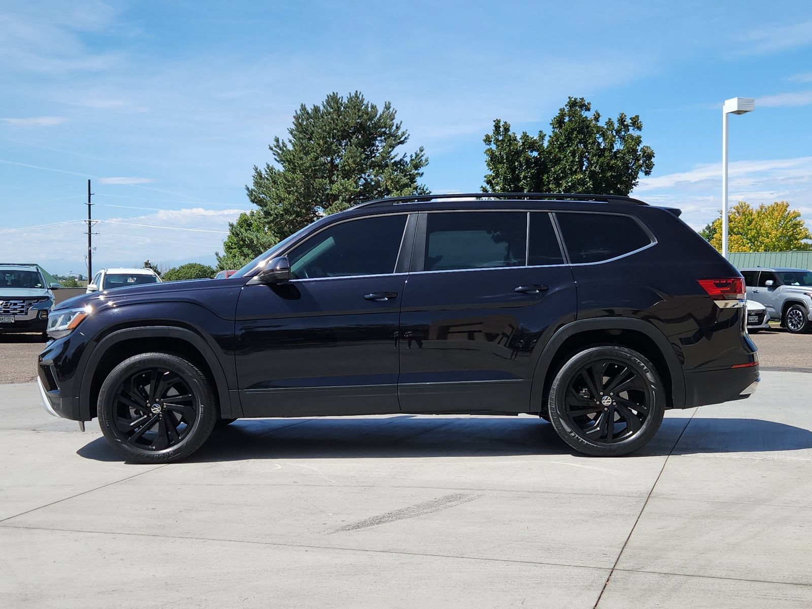 Used 2022 Volkswagen Atlas SE w/ Panoramic Sunroof Package AWD/4WD image 2
