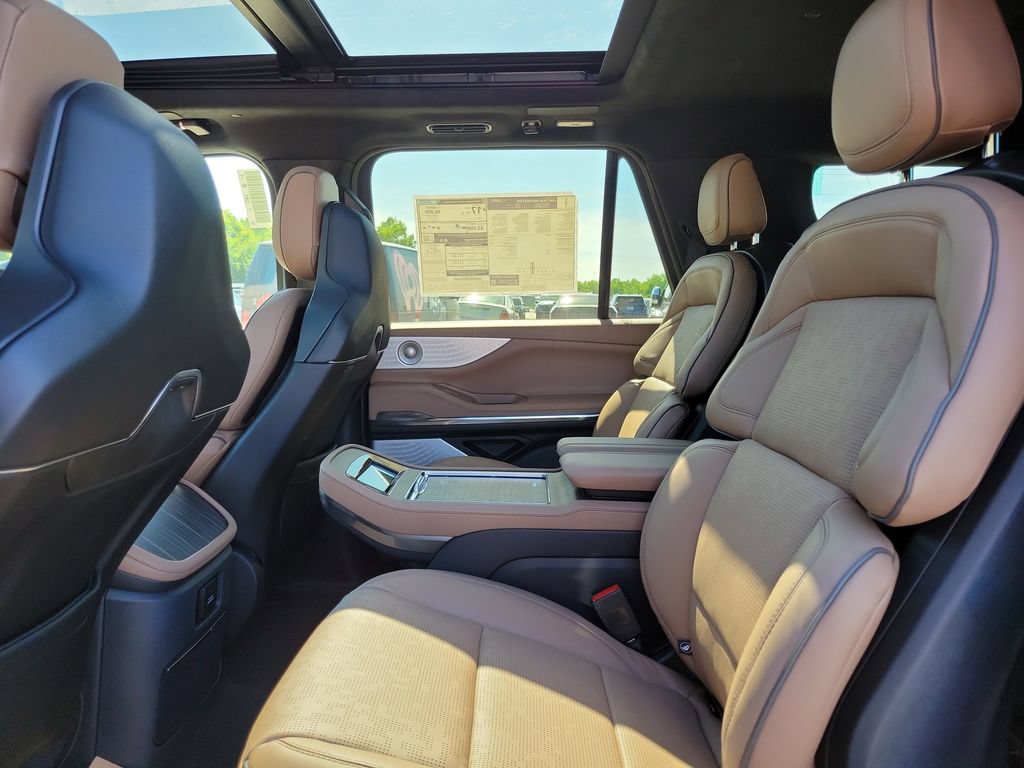 New 2026 Lincoln Navigator Black Label AWD/4WD image 14
