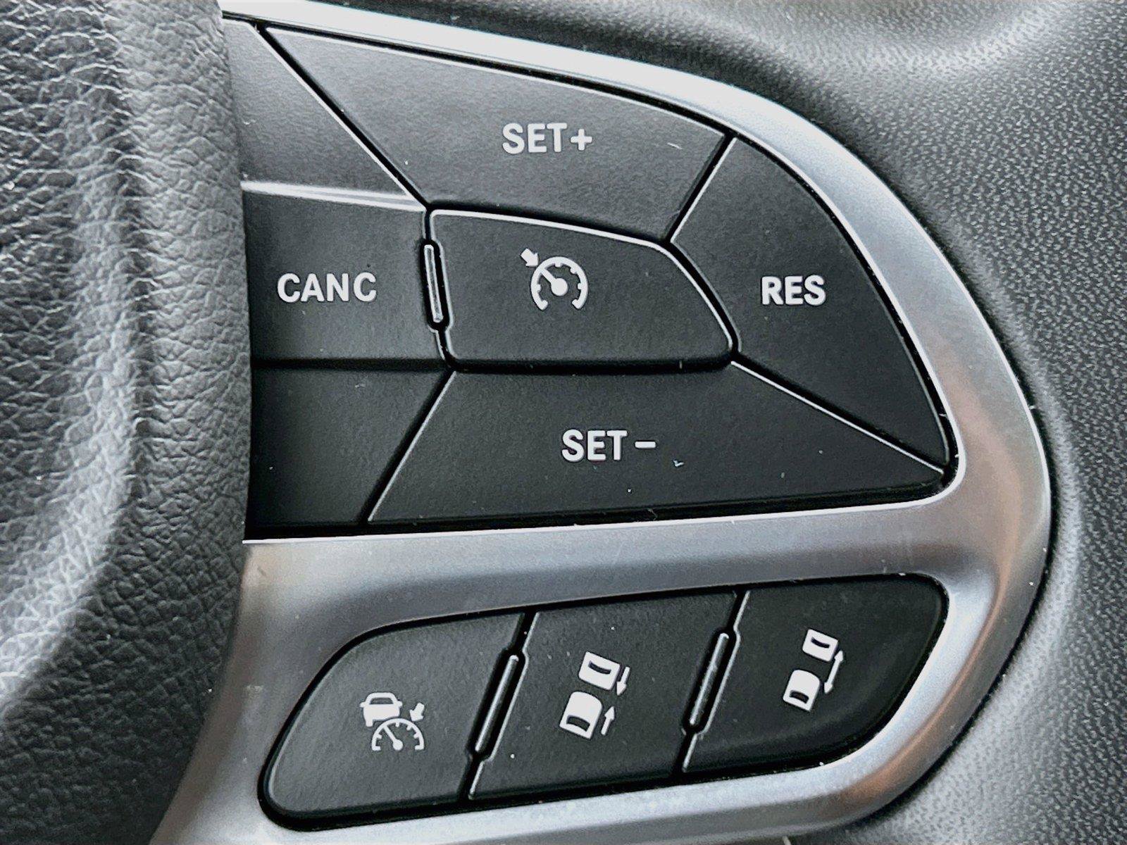 Used 2024 Chrysler Pacifica Touring-L FWD image 38