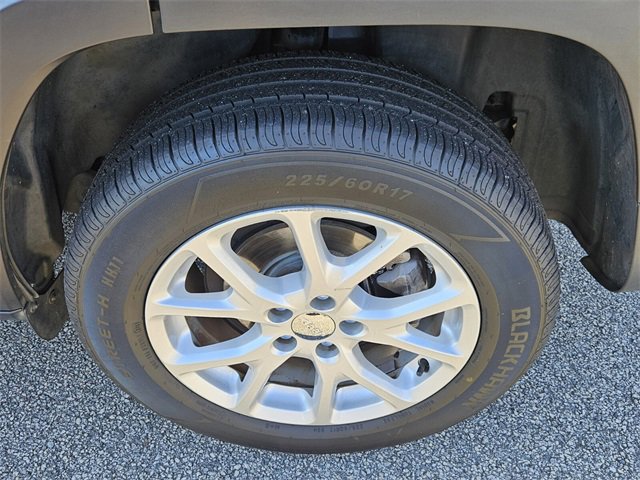 Used 2017 Jeep Cherokee Latitude w/ Comfort/Convenience Group image 7