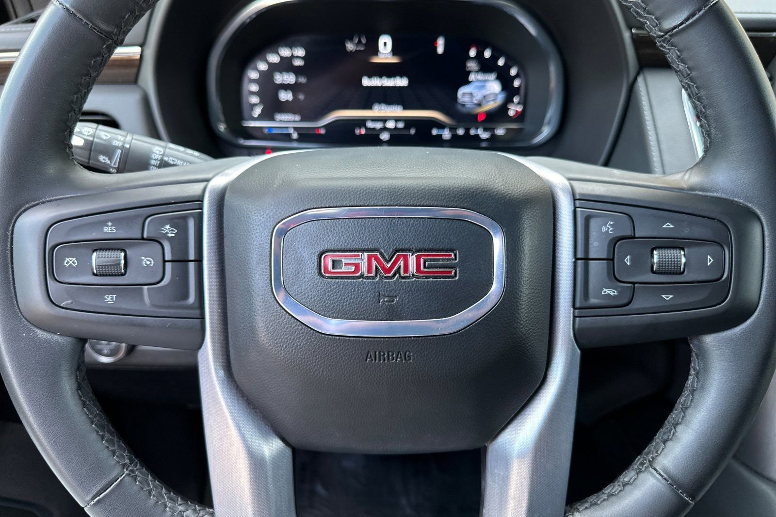 Used 2024 GMC Yukon SLE RWD image 25