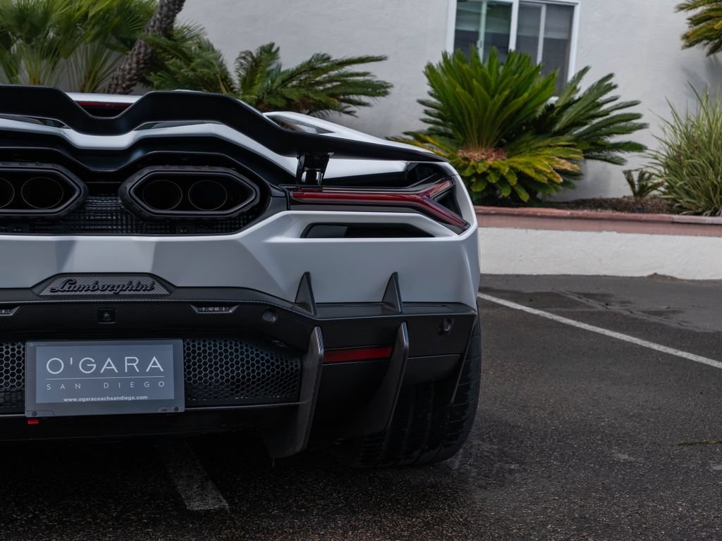 Used 2025 Lamborghini Revuelto AWD/4WD image 30