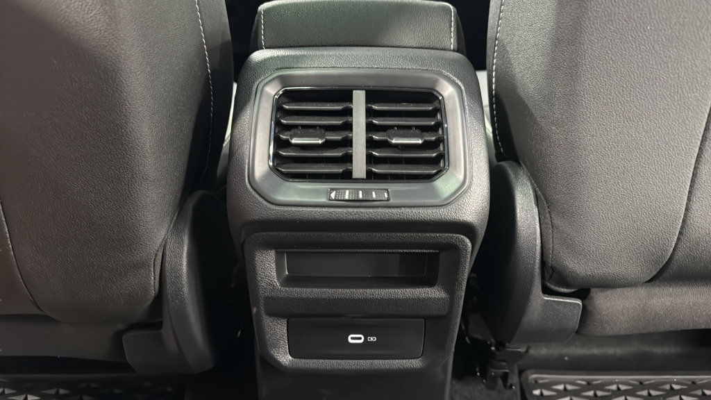 Certified 2025 Volkswagen Taos SEL AWD/4WD image 32