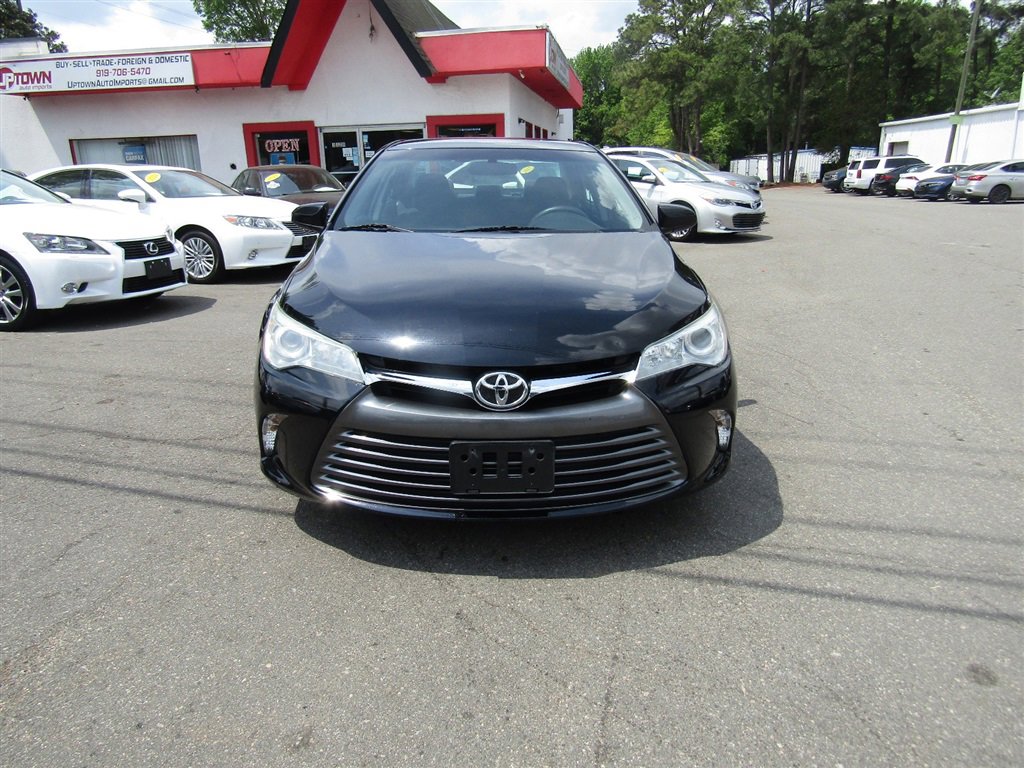 Used 2016 Toyota Camry image 2