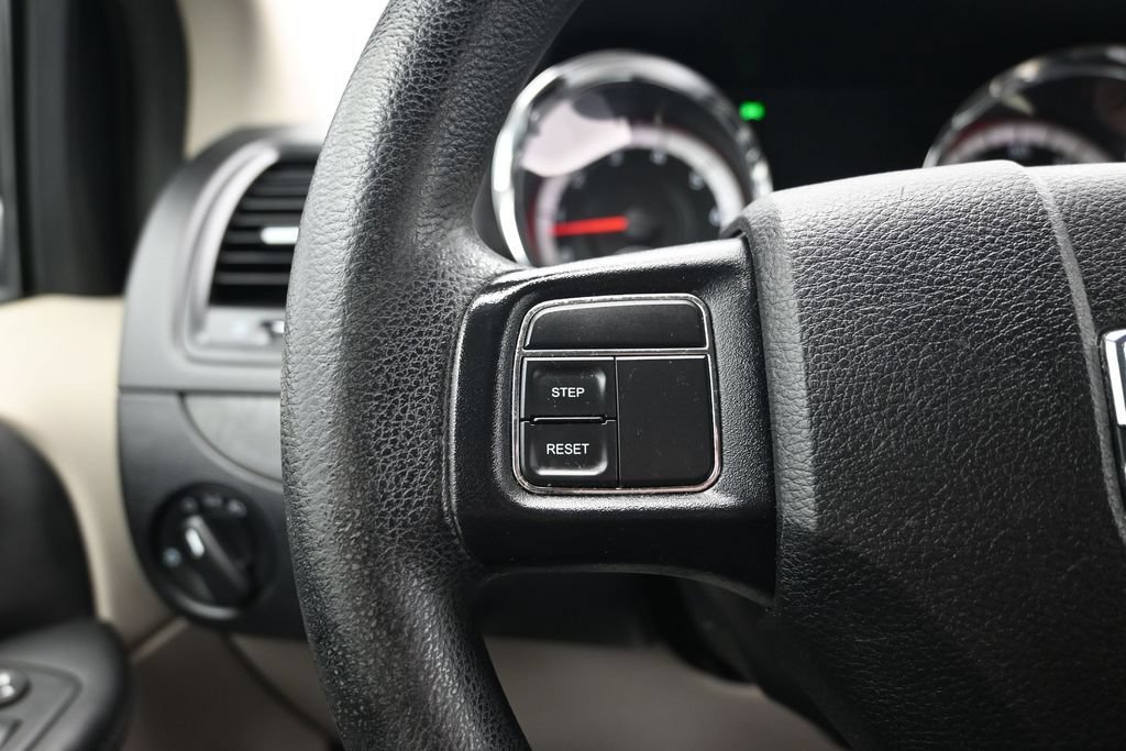 Used 2016 Dodge Grand Caravan SXT FWD image 46