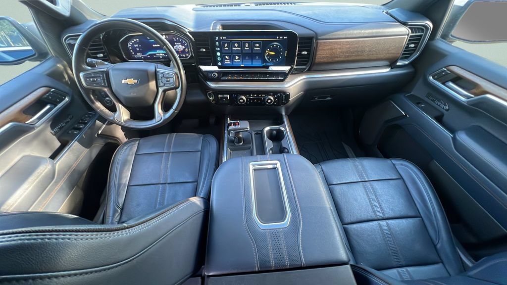 Used 2022 Chevrolet Silverado 1500 High Country w/ High Country Premium Package AWD/4WD image 11