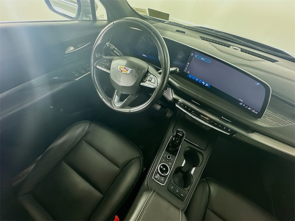 Used 2024 Cadillac XT4 Premium Luxury image 10
