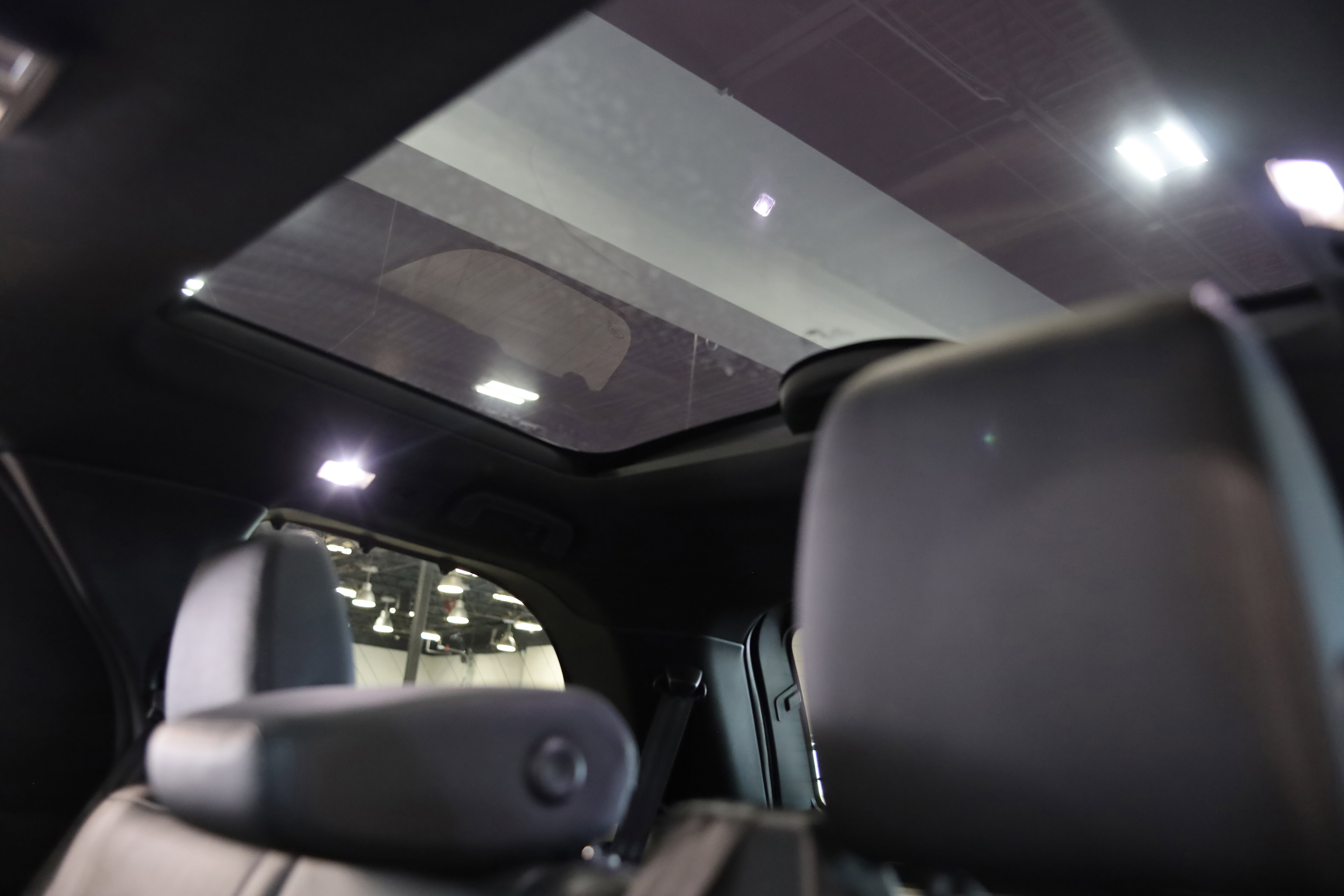 Used 2018 Land Rover Discovery HSE AWD/4WD image 40