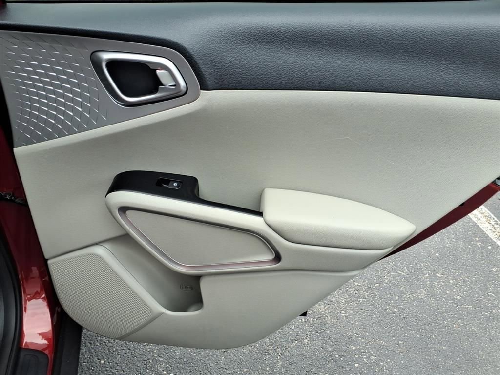 Used 2021 Kia Soul LX image 10