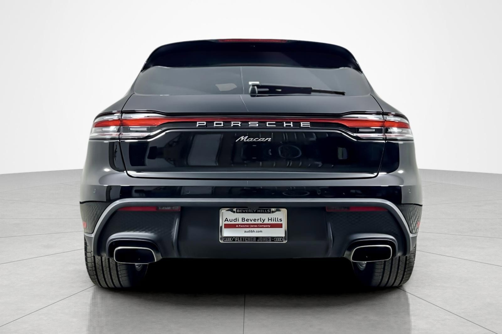 Used 2025 Porsche Macan w/ Premium Package Plus image 4