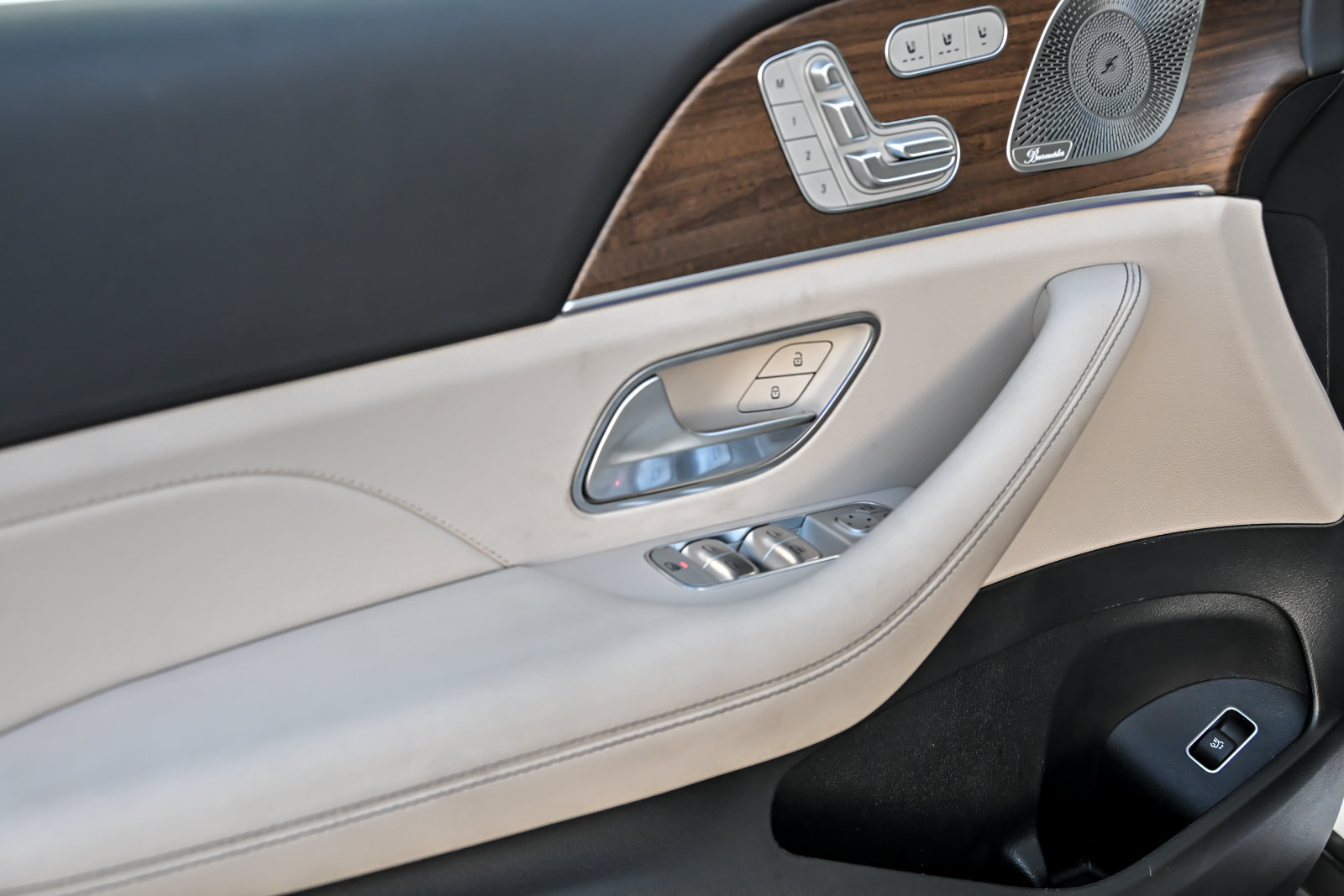 Used 2025 Mercedes-Benz GLS 450 4MATIC image 15