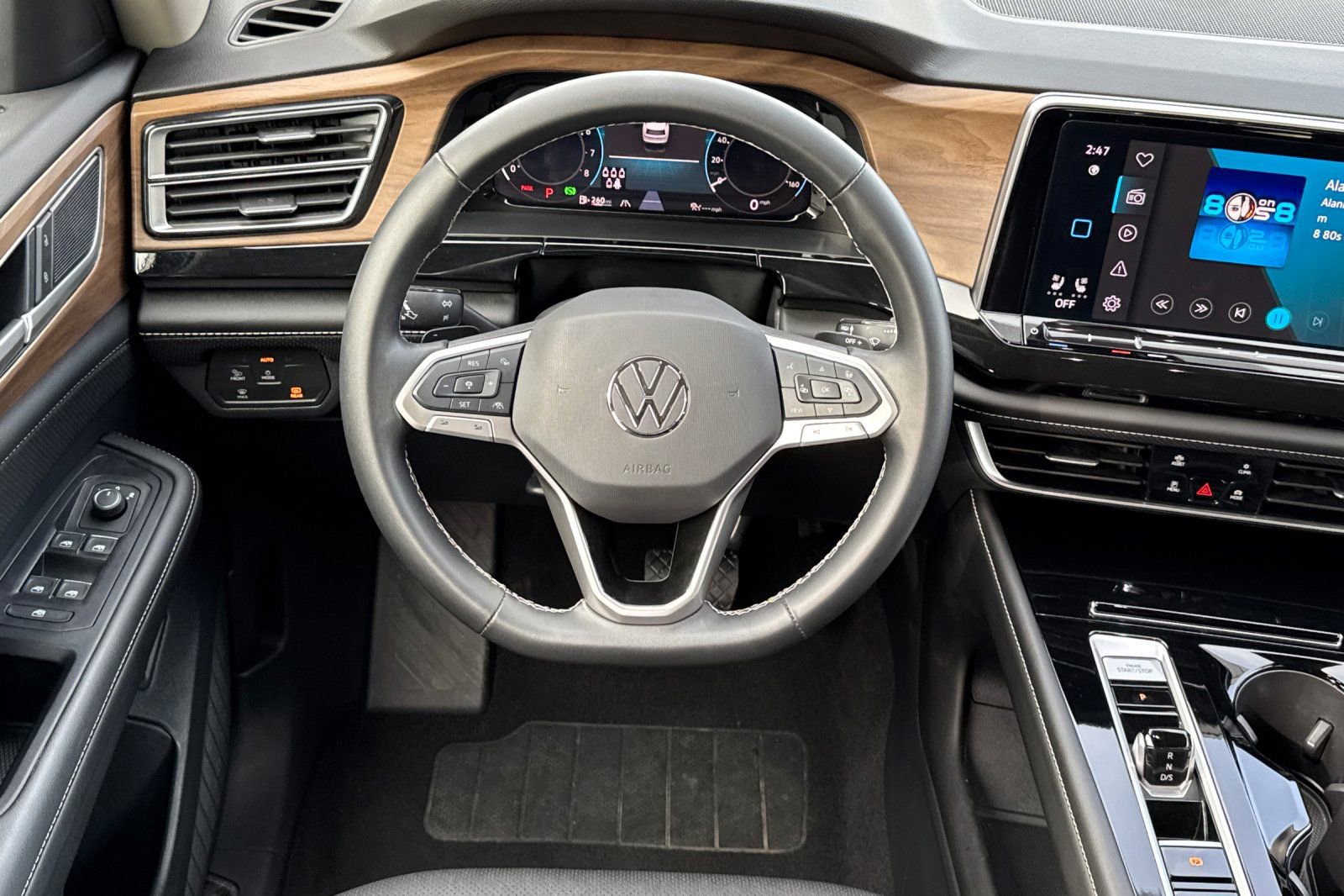 Used 2025 Volkswagen Atlas SE image 15