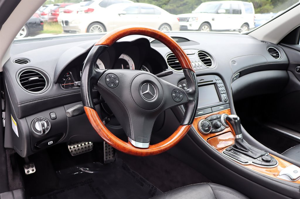 Used 2011 Mercedes-Benz SL 550 image 21