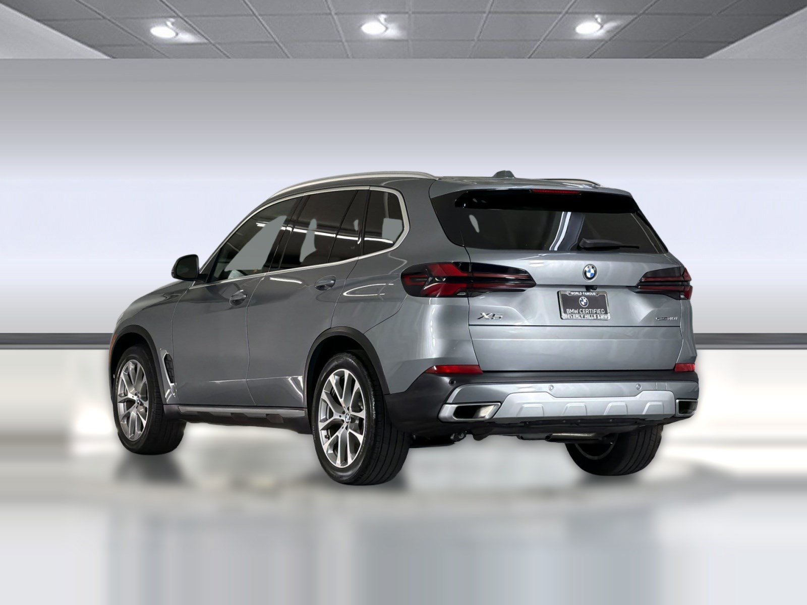 Used 2024 BMW X5 sDrive40i w/ Premium Package RWD image 3