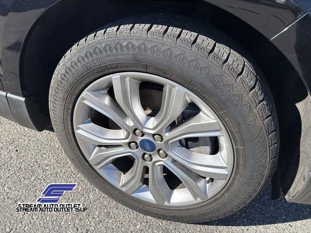 Used 2022 Ford Edge Titanium image 16