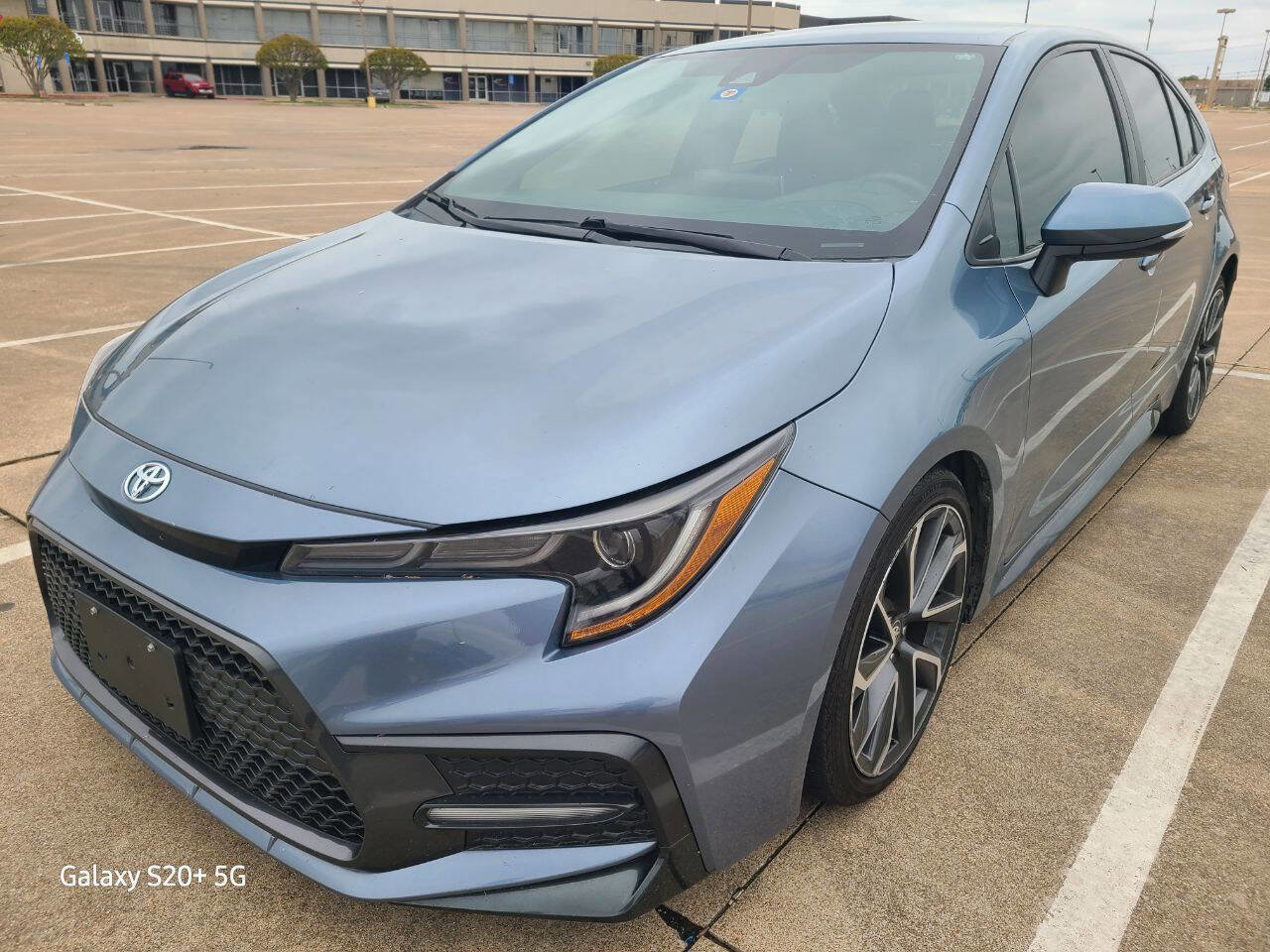 Used 2020 Toyota Corolla SE FWD image 3