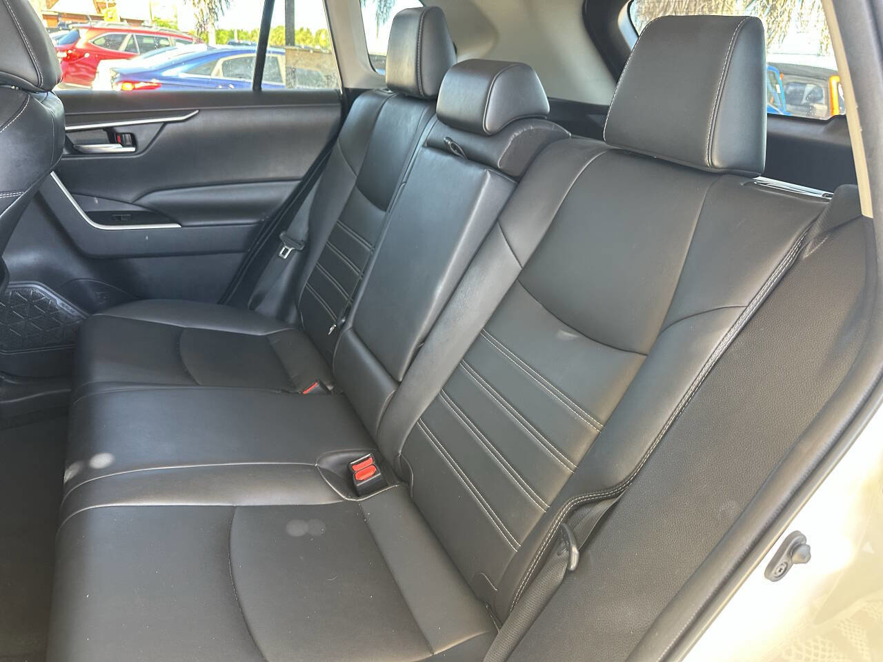 Used 2021 Toyota RAV4 XLE Premium image 22