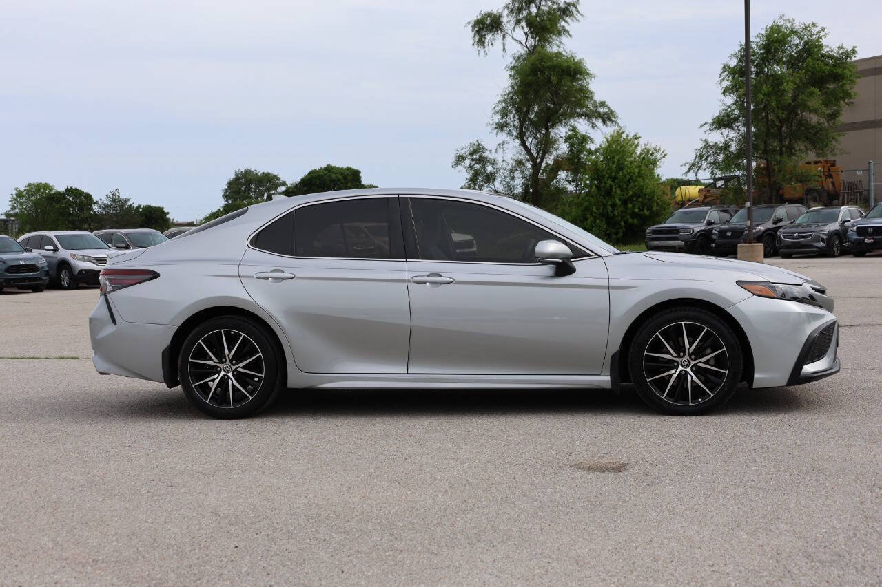 Used 2022 Toyota Camry SE AWD/4WD image 7