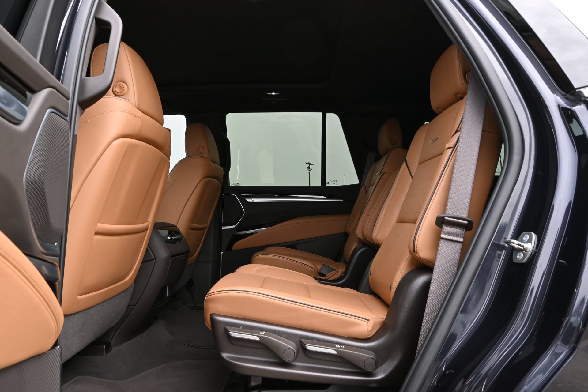 Certified 2025 Cadillac Escalade Premium Luxury AWD/4WD image 20