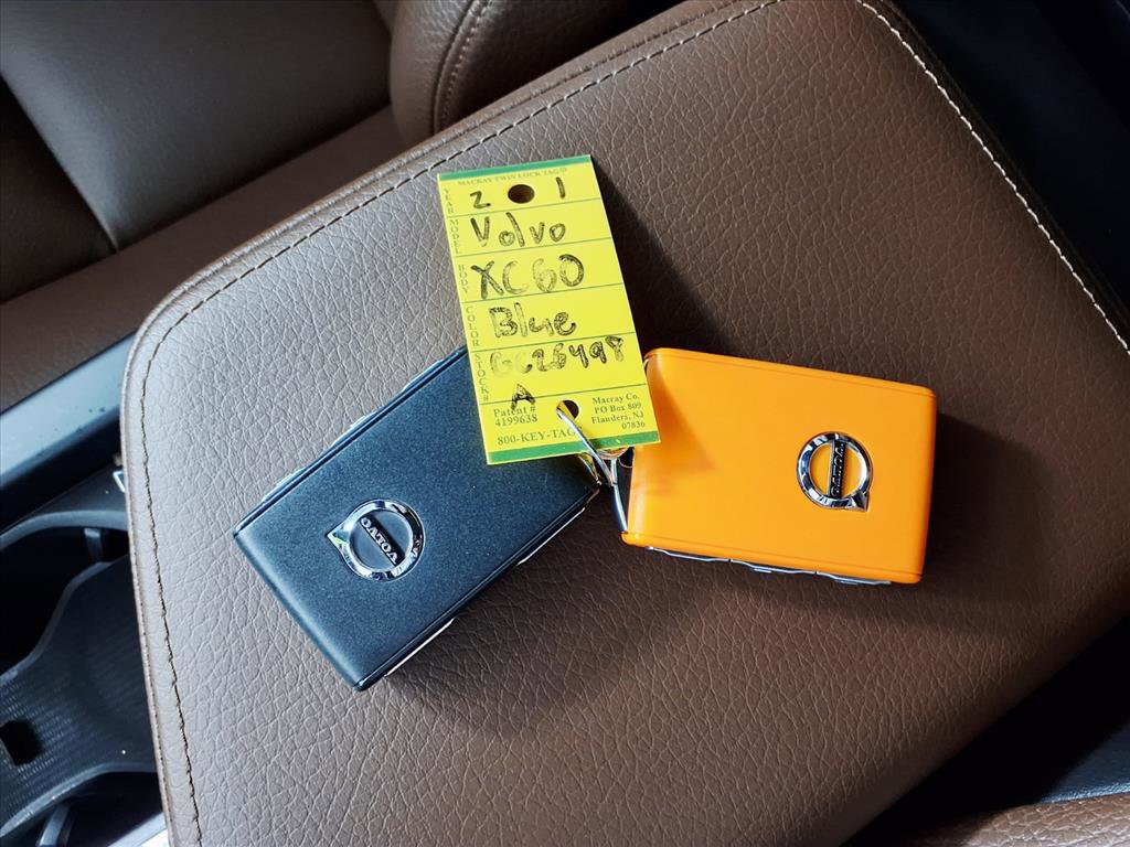 Used 2021 Volvo XC60 T5 Momentum w/ Advanced Package image 24