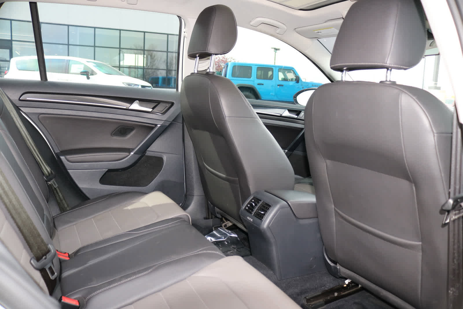 Used 2015 Volkswagen Golf S FWD image 25