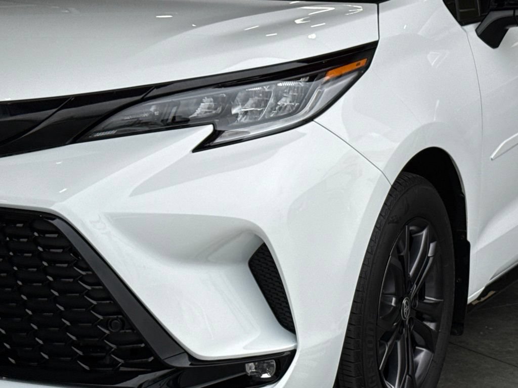 Certified 2025 Toyota Sienna XSE w/ XSE Premium Package AWD/4WD image 5