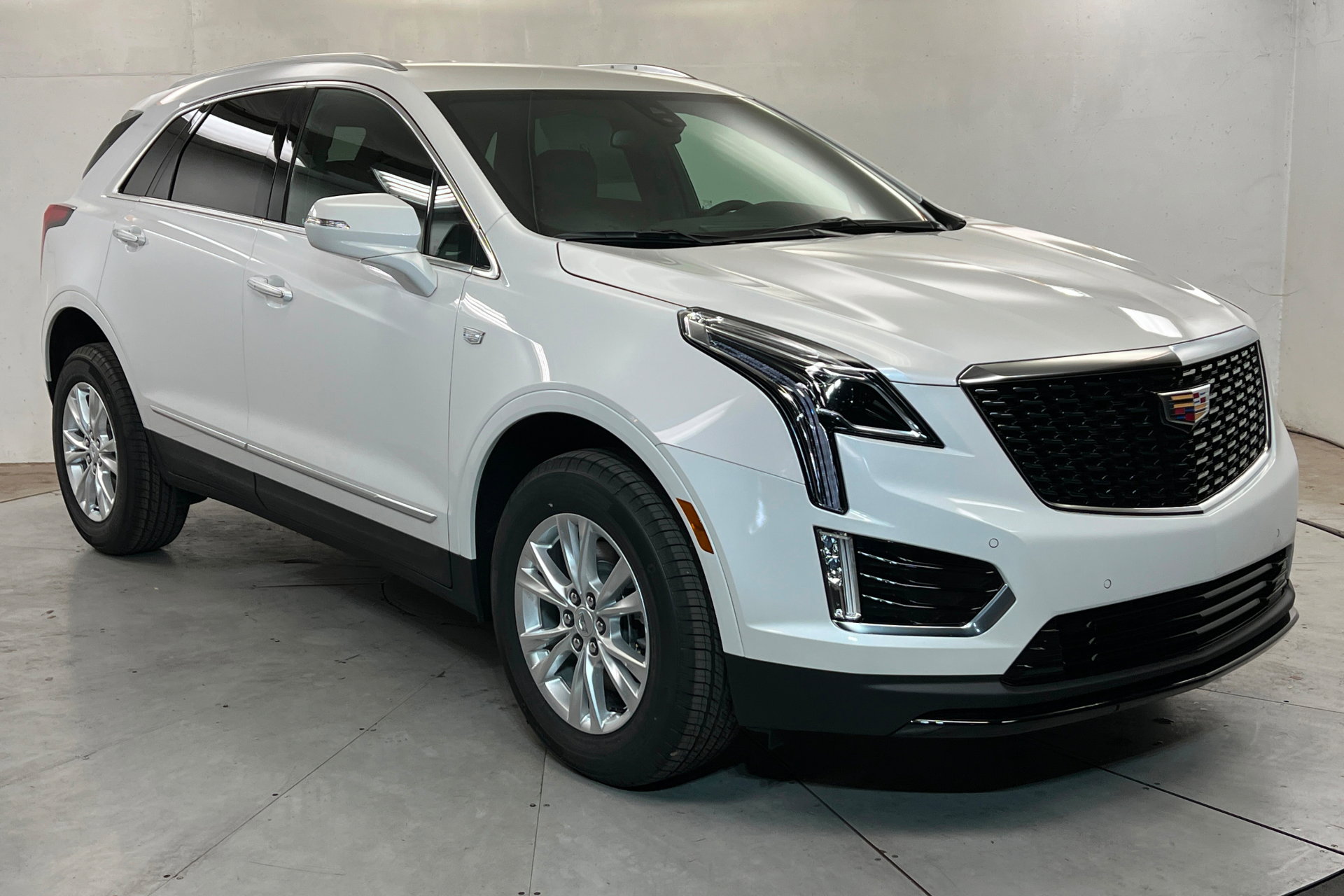 New 2026 Cadillac XT5 Luxury w/ LPO, Floor Liner Package AWD/4WD image 8