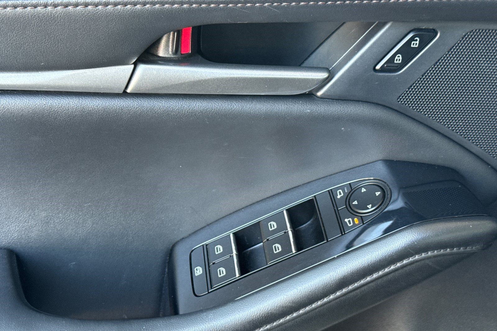 Used 2024 MAZDA MAZDA3 s FWD image 13