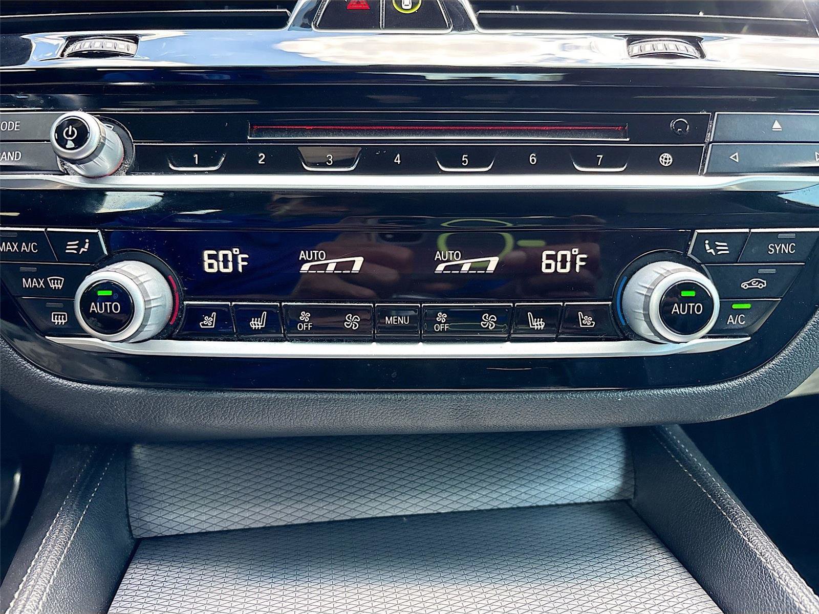 Used 2018 BMW 540i w/ M Sport Package RWD image 16