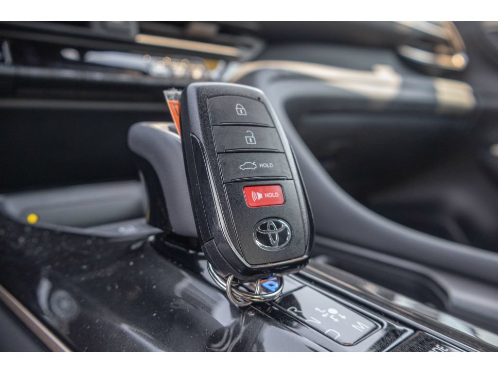 Used 2025 Toyota Crown Platinum AWD/4WD image 27