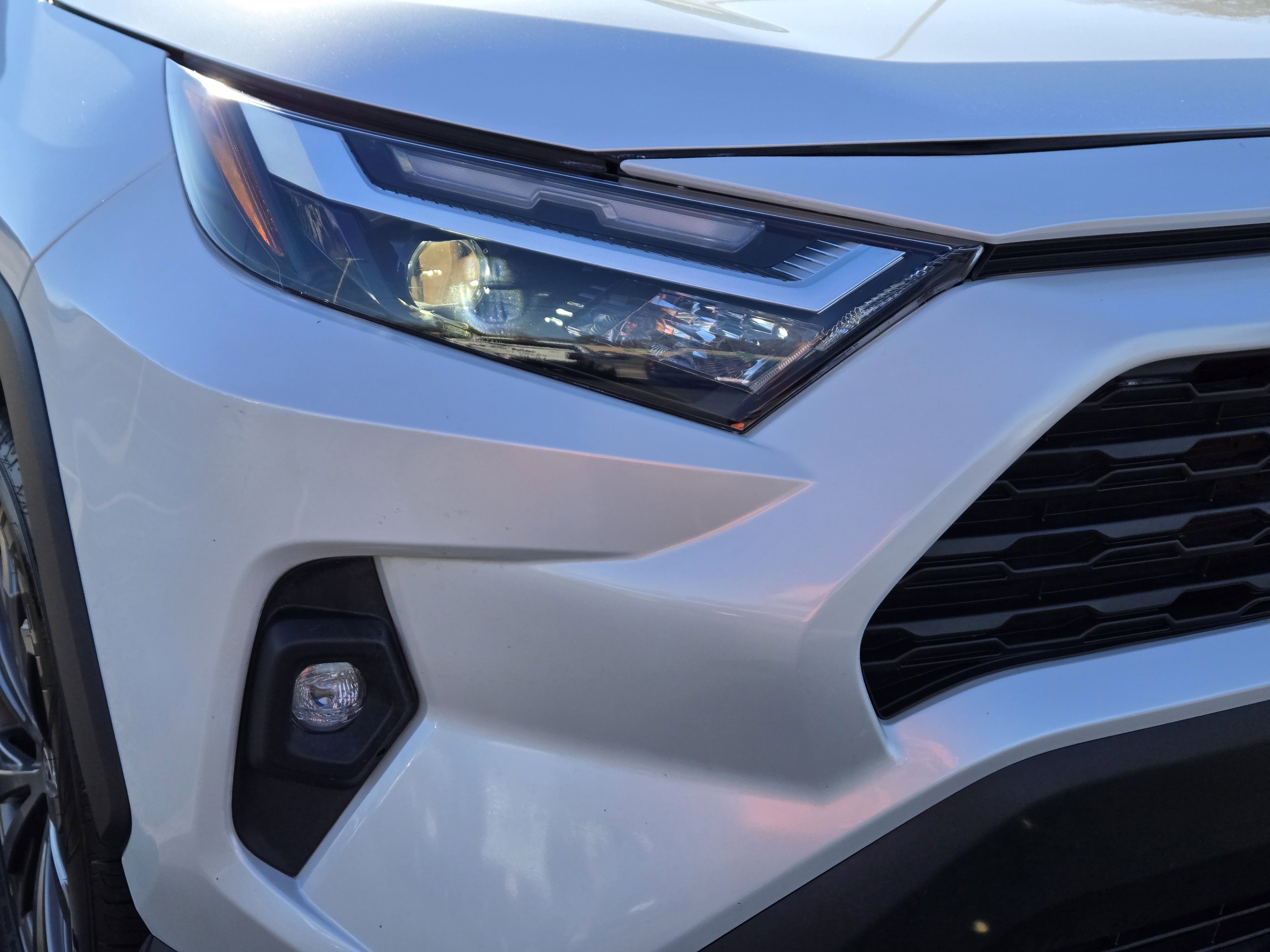 Used 2023 Toyota RAV4 XLE Premium image 3