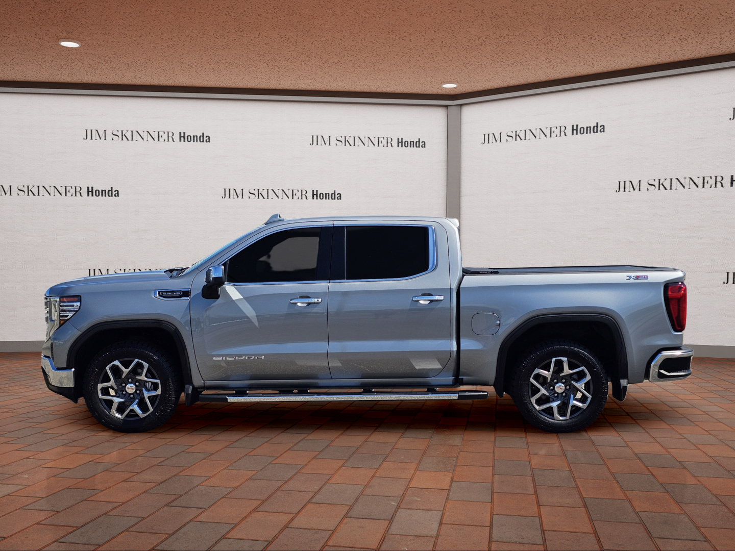 Used 2023 GMC Sierra 1500 SLT w/ SLT Premium Plus Package AWD/4WD image 15