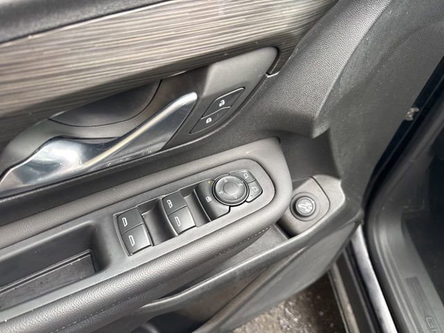 Used 2022 GMC Terrain SLE w/ Driver Convenience Package image 8