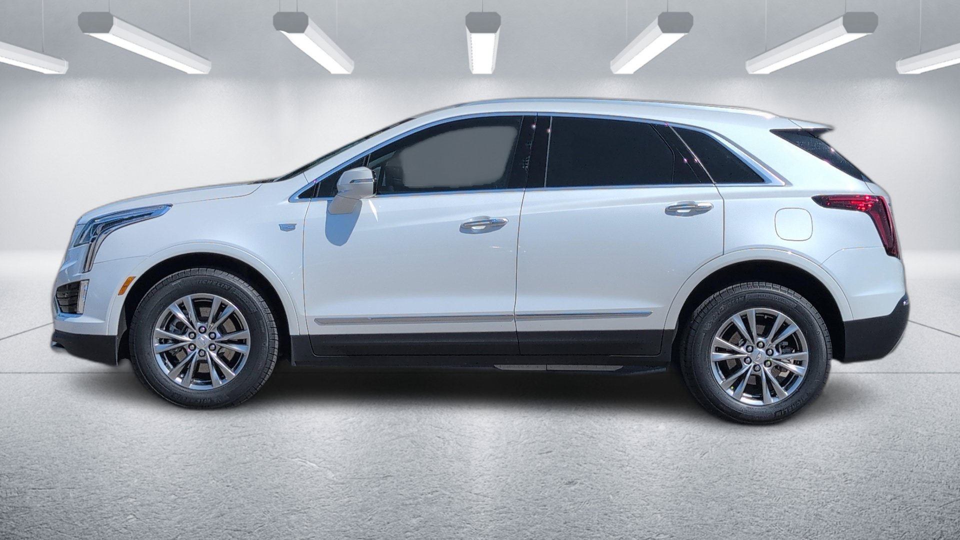 Certified 2022 Cadillac XT5 Premium Luxury FWD image 2