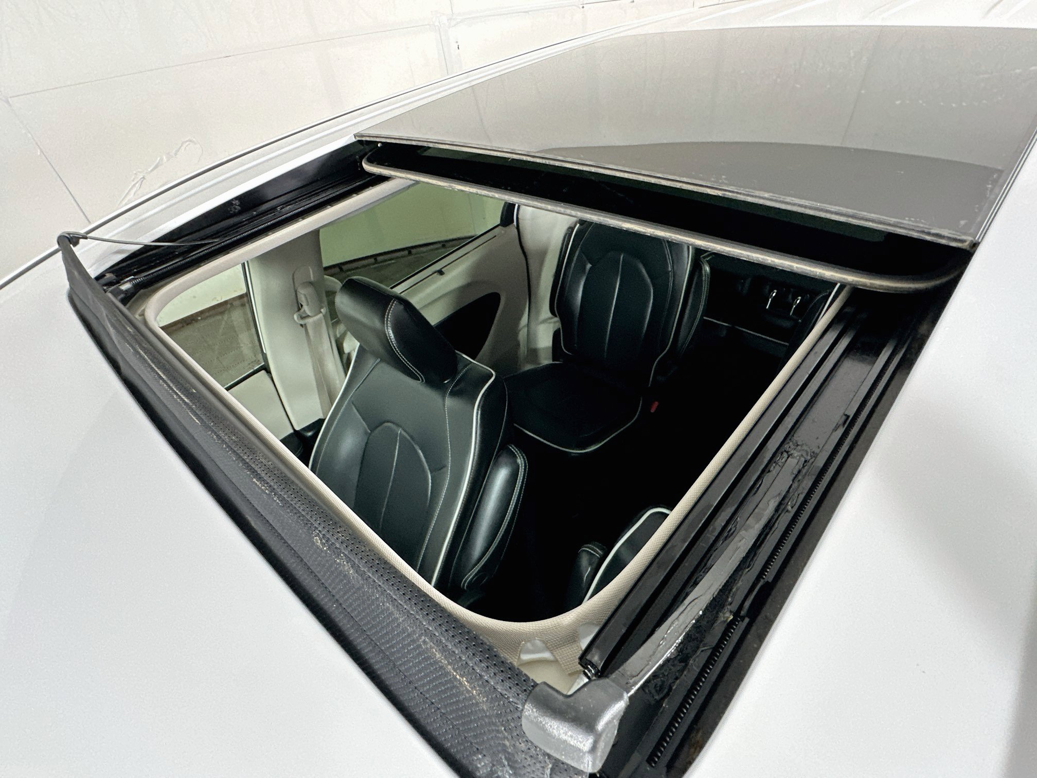 Used 2024 Chrysler Pacifica Limited FWD image 21