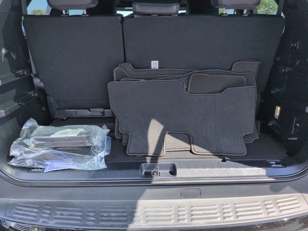 Used 2025 Toyota Sequoia Platinum AWD/4WD image 23