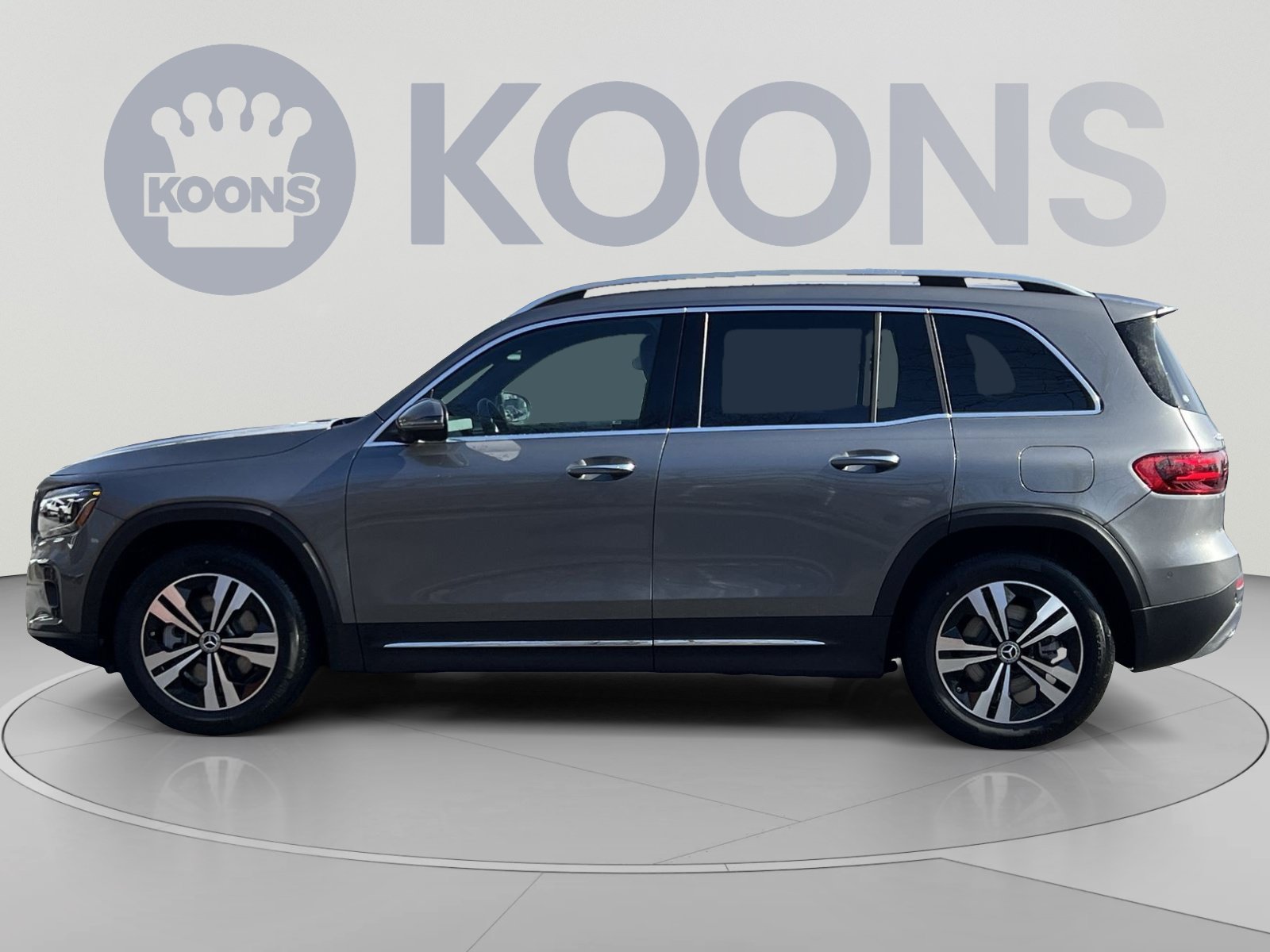 Used 2026 Mercedes-Benz GLB 250 4MATIC image 2