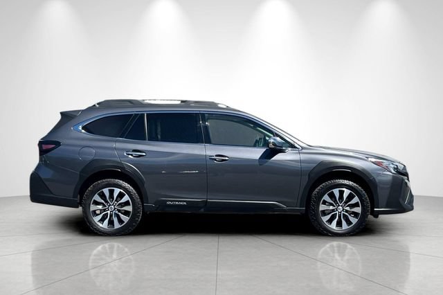 Used 2023 Subaru Outback Touring AWD/4WD image 3