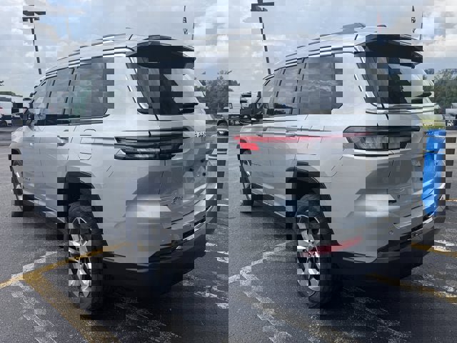Used 2022 Jeep Grand Cherokee L Limited image 3