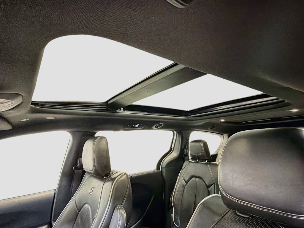 Used 2019 Chrysler Pacifica Limited w/ S Appearance Package FWD image 22