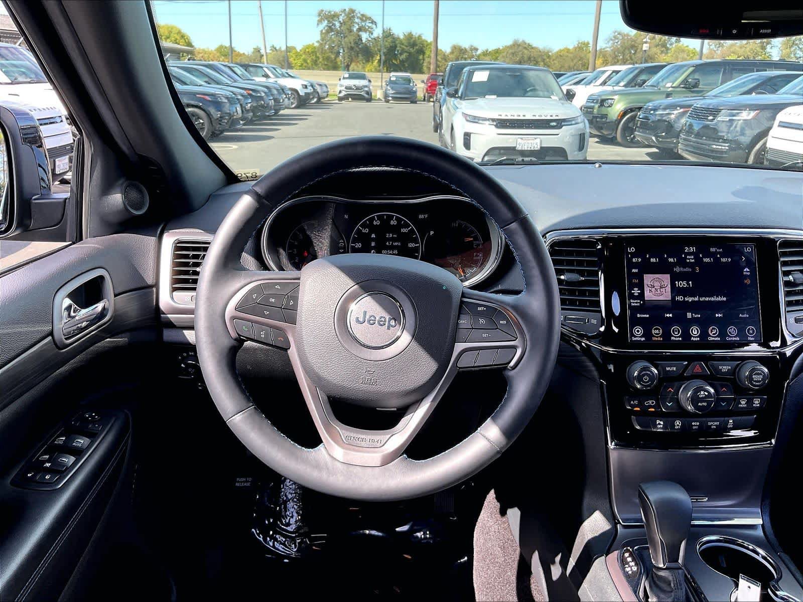 Used 2019 Jeep Grand Cherokee Laredo AWD/4WD image 9