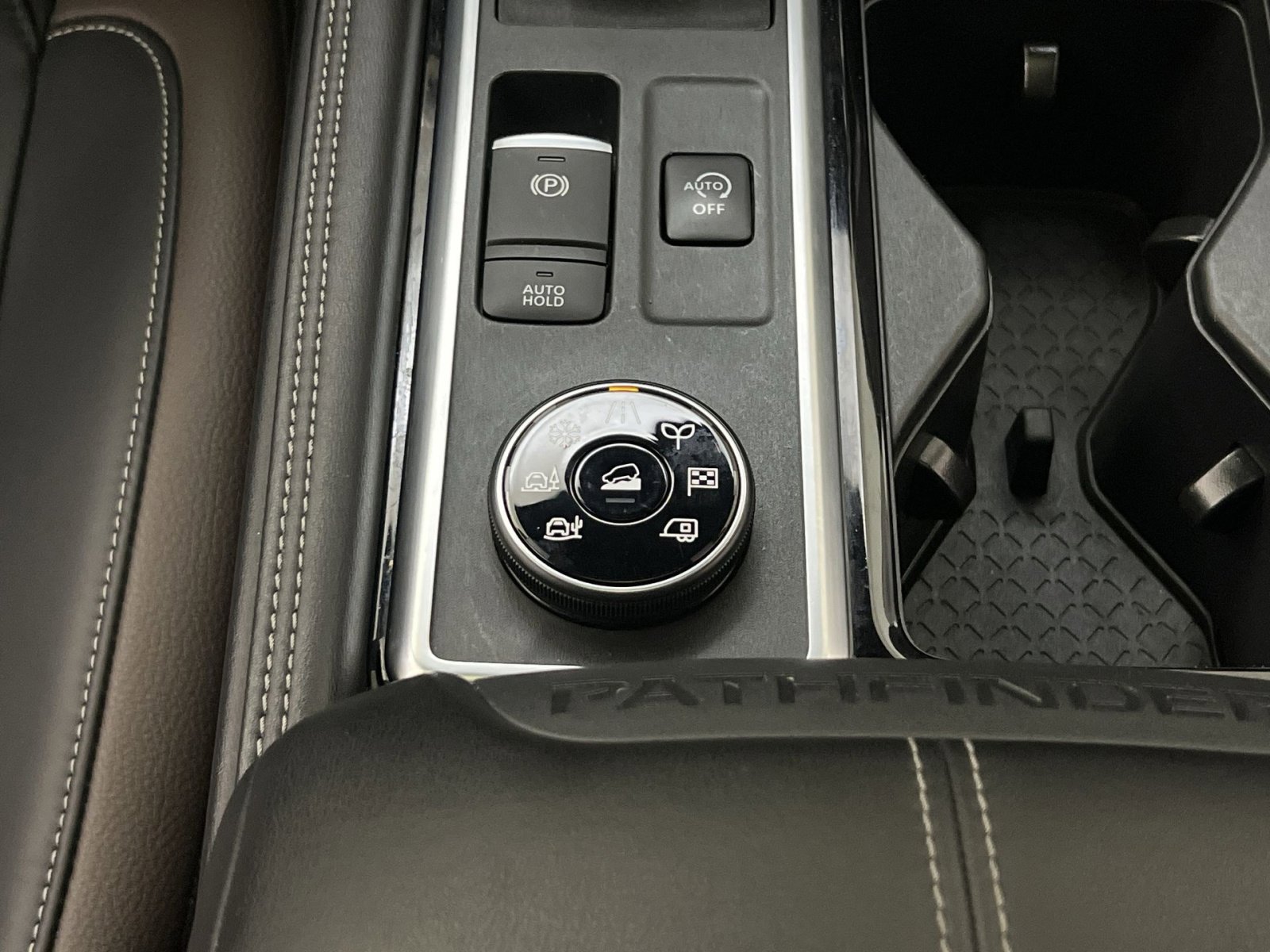 Used 2023 Nissan Pathfinder Platinum image 34