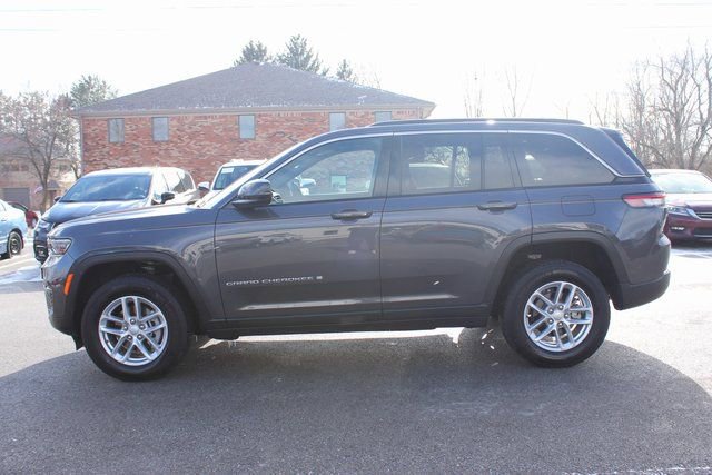 Used 2024 Jeep Grand Cherokee Laredo image 5