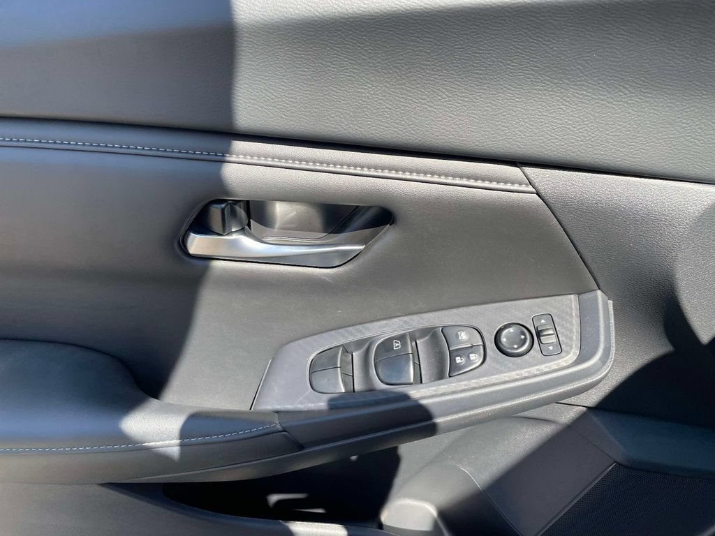Used 2024 Nissan Sentra SV FWD image 18